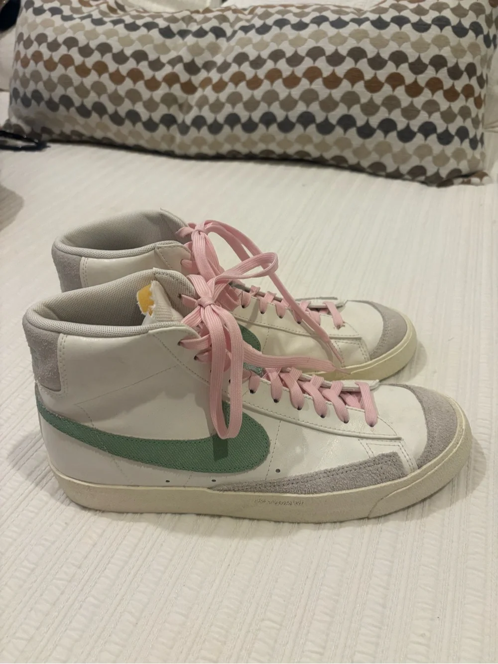 Nike Women’s White High-Top Lace-Up Boots with Pink Laces and Green Swoosh